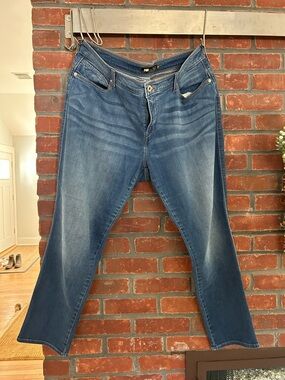 Levi's Women's Straight Leg Blue Wash Jeans